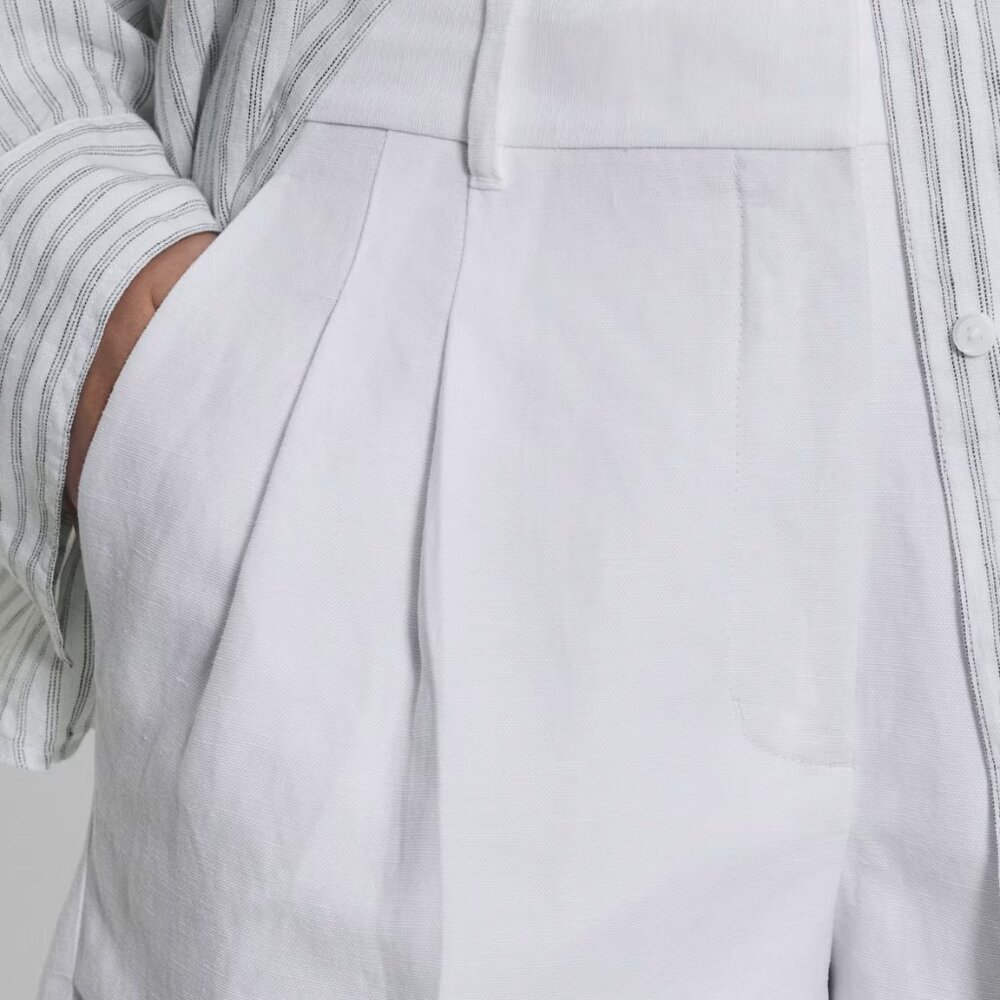 Effortless linen short (7”) - Picture 3 of 16